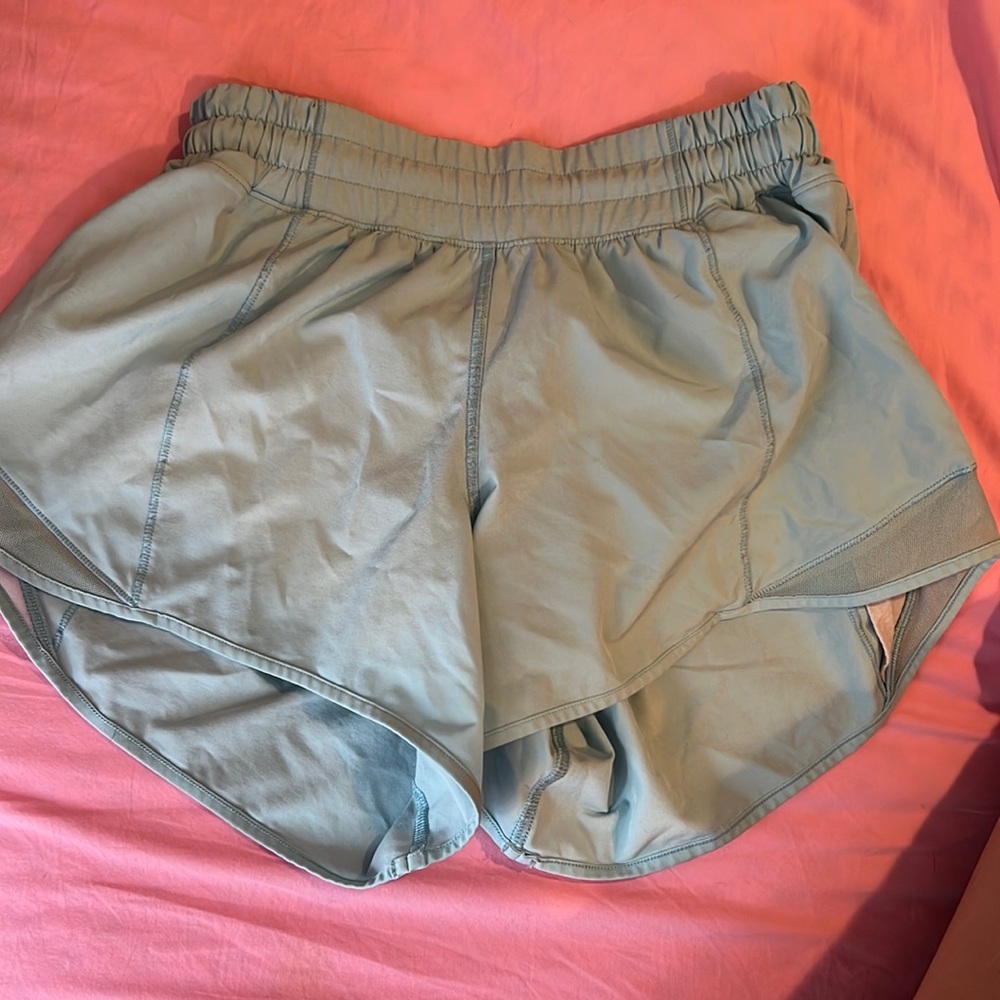 Lululemon size 4 Hotty hot shorts 4”. Great condition